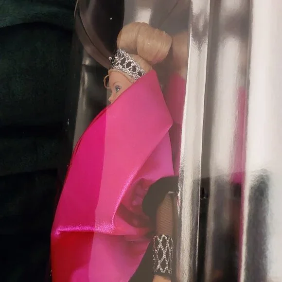 1998 HAPPY HOLIDAYS BARBIE , NRFBOX GORGEOUS & RARE - Picture 10 of 16